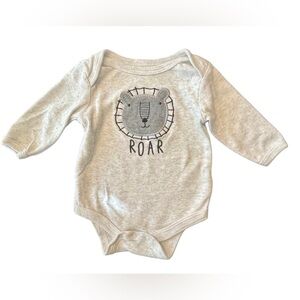 Long Sleeved Rene Rofe Baby Light Gray “Roar” Onesie NWOT SZ 6-9 months